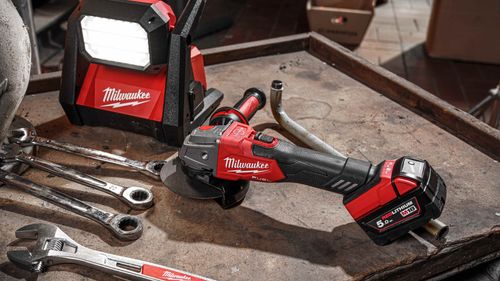 Акк. угловая шлифмашина УШМ MILWAUKEE M18 FUEL FSAG125XB-0X