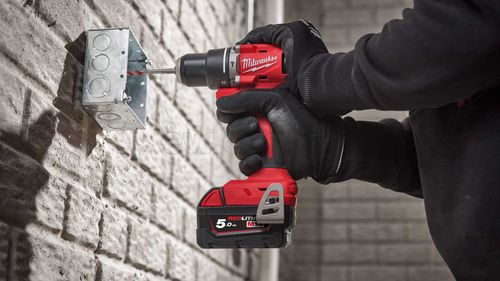 Аккумуляторная дрель-шуруповерт MILWAUKEE M18 BLDDRC-0X