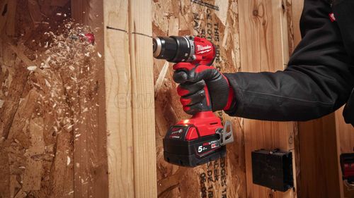 Аккумуляторная дрель-шуруповерт MILWAUKEE M18 BLDDRC-0X