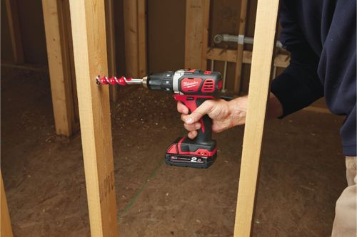 Акк. дрель-шуруповерт MILWAUKEE M18 BDD-202C (Li-lon2Ач)