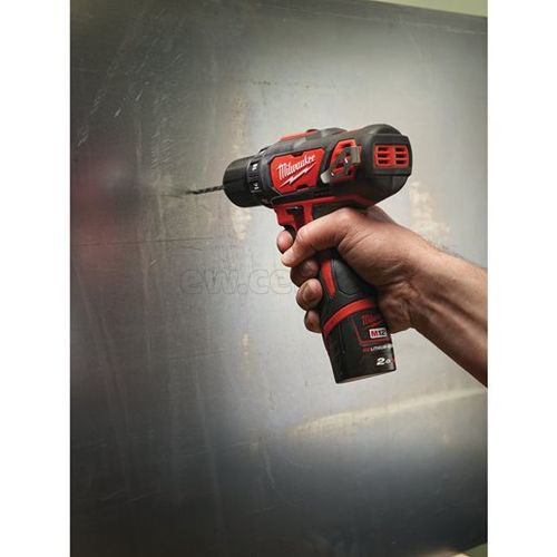 Акк. дрель-шуруповерт MILWAUKEE M12 BDD-202C (Li-Ion2Ач)