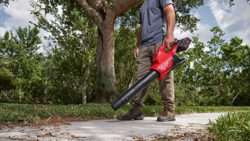 Аккумуляторная воздуходувка MILWAUKEE M18 F2BL-802
