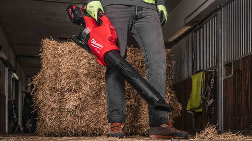 Аккумуляторная воздуходувка MILWAUKEE M18 F2BL-802