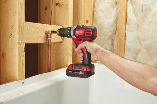 Акк. дрель-шуруповерт MILWAUKEE M18 BDD-202C (Li-lon2Ач)