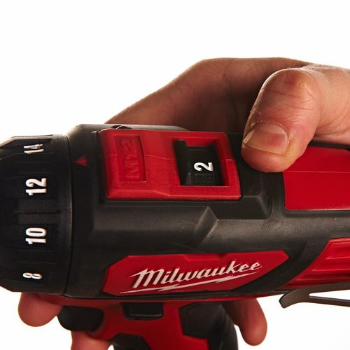 Акк. дрель-шуруповерт MILWAUKEE M12 BDD-202C (Li-Ion2Ач)