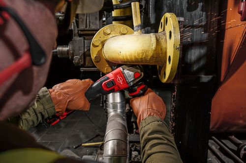 Акк. угловая шлифмашина УШМ MILWAUKEE M18 FUEL FSAG125XB-0X