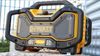 Зарядное устройство с радио DEWALT DCR027