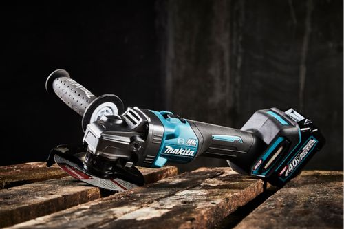 Акк. угловая шлифмашина MAKITA XGT GA005GZ УШМ, 125 мм, 40В, 8500 об/мин, 3.3кг без АКБ и ЗУ