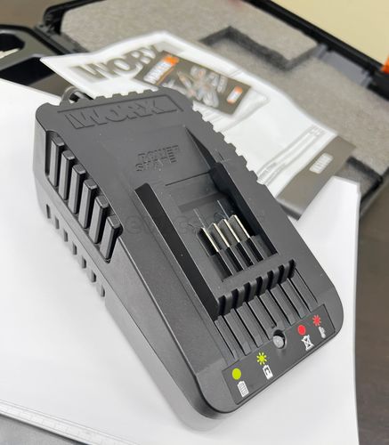 Зарядное устройство WORX WA3880, 20В, 2A