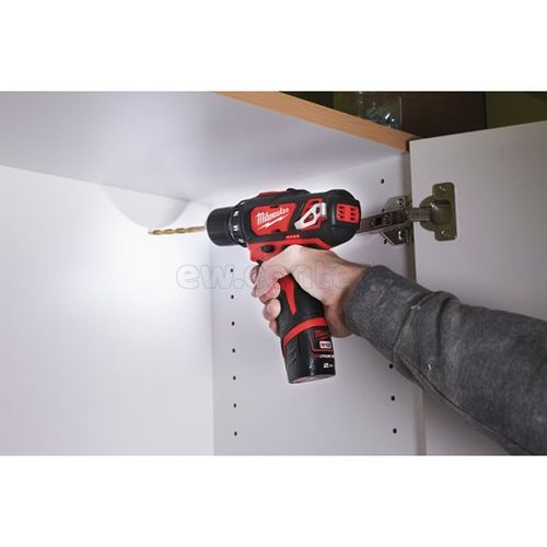 Акк. дрель-шуруповерт MILWAUKEE M12 BDD-202C (Li-Ion2Ач)